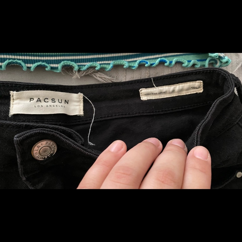 Cloths - Picture 2 of 3